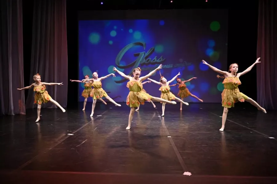 Школа танцев Gloss Dance в Санкт-Петербурге: Танец Живота, Контемпорари Джаз, Бачата, Сальса, Кизомба, Боди-балет, Стретчинг,