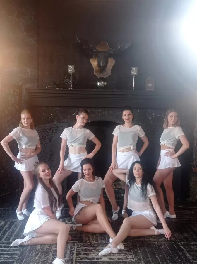 Школа танцев Gloss Dance в Санкт-Петербурге: Танец Живота, Контемпорари Джаз, Бачата, Сальса, Кизомба, Боди-балет, Стретчинг,