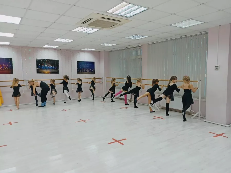 Школа танцев Gloss Dance в Санкт-Петербурге: Танец Живота, Контемпорари Джаз, Бачата, Сальса, Кизомба, Боди-балет, Стретчинг,