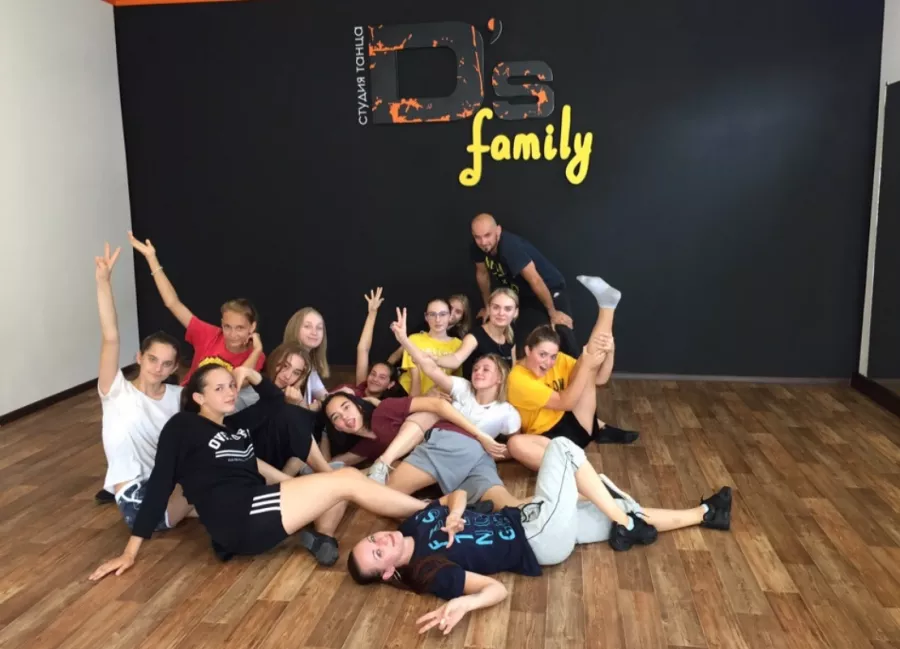 Студия танца D`s family в Анапе: Джаз-фанк, Дэнсхол, Стрэтчинг, Стрип-пластика, Хип-хоп, Детские танцы,