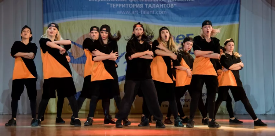 Студия танца D`s family в Анапе: Джаз-фанк, Дэнсхол, Стрэтчинг, Стрип-пластика, Хип-хоп, Детские танцы,