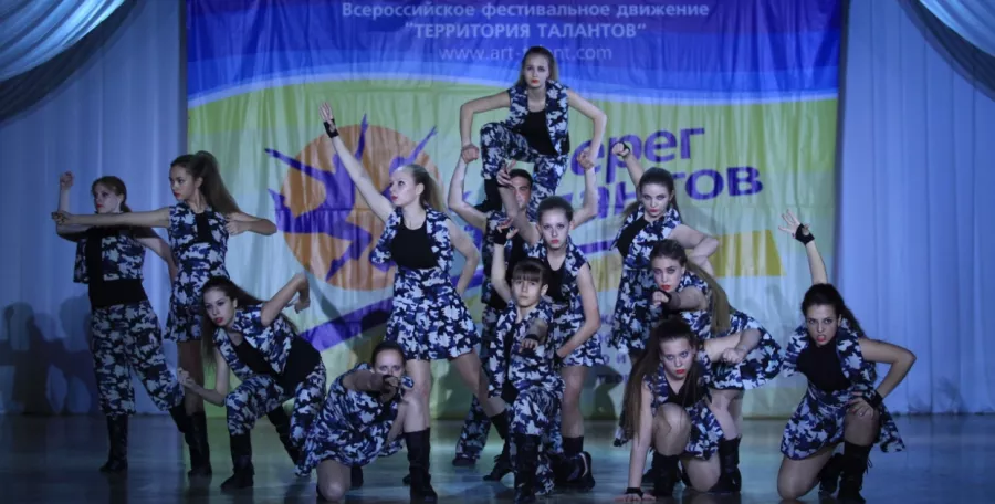 Студия танца D`s family в Анапе: Джаз-фанк, Дэнсхол, Стрэтчинг, Стрип-пластика, Хип-хоп, Детские танцы,