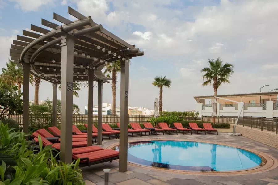Отель Swissôtel Al Ghurair 5* в Дубаи: Комфортные номера, Бассейн , Пятизвездочный отель , Конференц-зал, Швейцарский отель ,