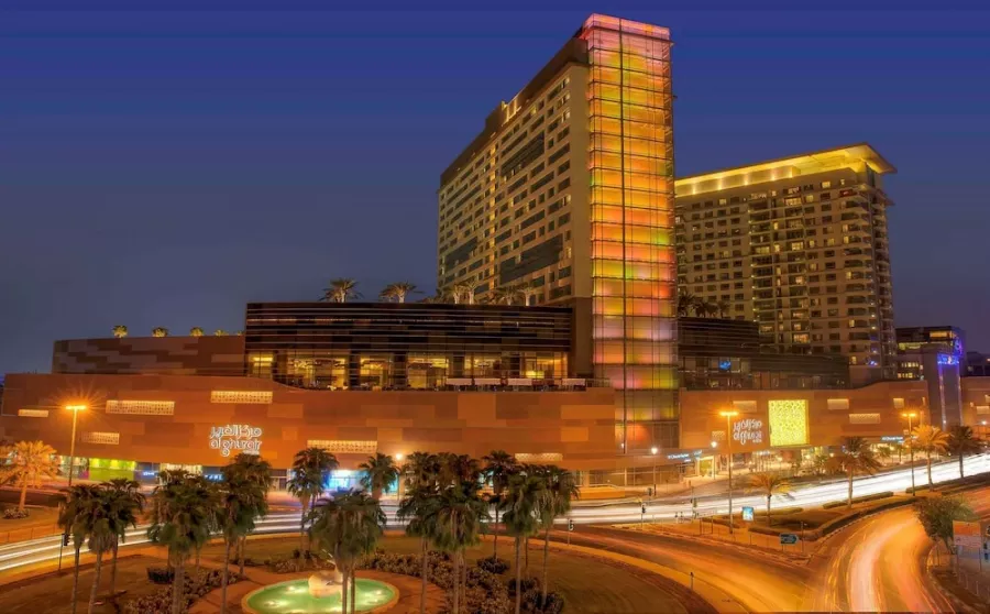 Отель Swissôtel Al Ghurair 5* в Дубаи: Комфортные номера, Бассейн , Пятизвездочный отель , Конференц-зал, Швейцарский отель ,