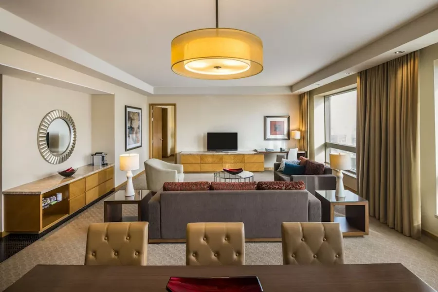 Отель Swissôtel Al Ghurair 5* в Дубаи: Комфортные номера, Бассейн , Пятизвездочный отель , Конференц-зал, Швейцарский отель ,