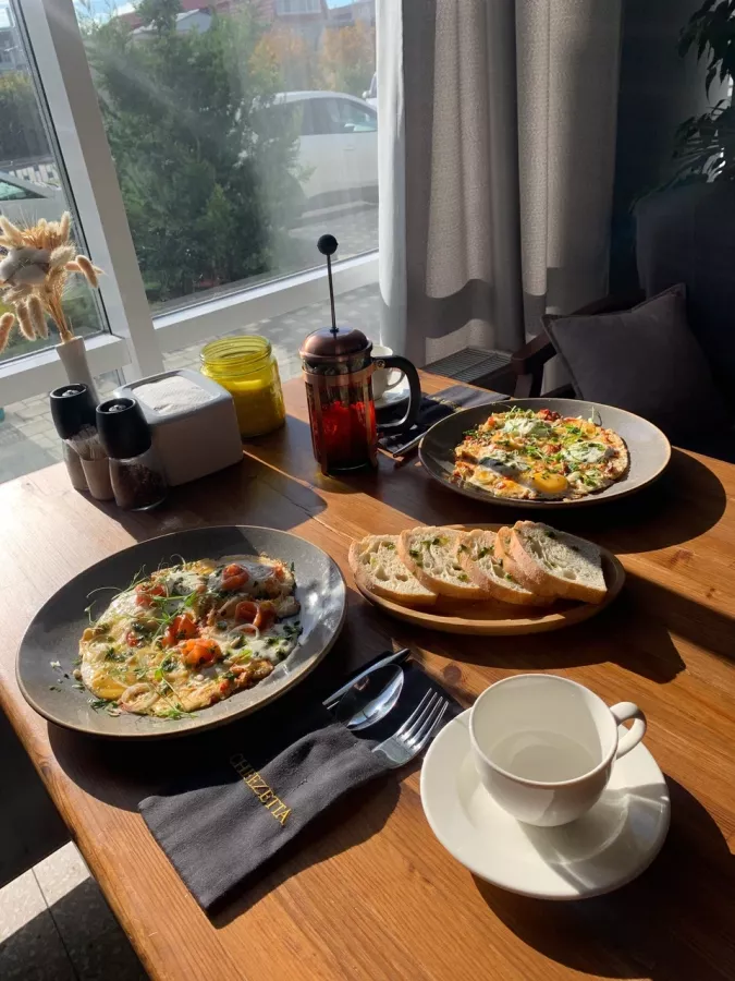 Ресторан Chezzetta в Анапе: Европейская кухня, Живая музыка, Банкеты, Детское меню, Доставка, Пицца, Паста,