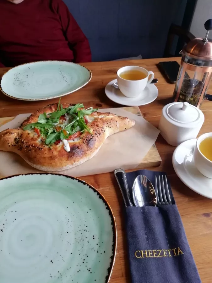 Ресторан Chezzetta в Анапе: Европейская кухня, Живая музыка, Банкеты, Детское меню, Доставка, Пицца, Паста,