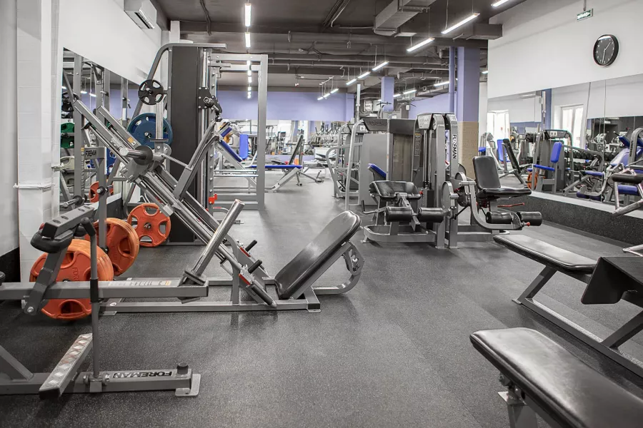 Фитнес-клуб Silver Gym в Москве: Аэробика, Боевые искусства, Пилатес, Стретчинг, Фитбол, Персональный тренер, Фитнес бар, TRX тренировки, Солярий, Танцевальные программы,
