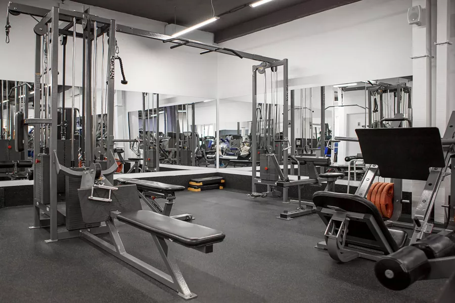Фитнес-клуб Silver Gym в Москве: Аэробика, Боевые искусства, Пилатес, Стретчинг, Фитбол, Персональный тренер, Фитнес бар, TRX тренировки, Солярий, Танцевальные программы,