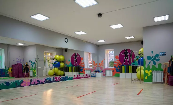 Фитнес-центр Avrora Fitness в Москве: Аэробика, Боевые искусства, Детский уголок, Стретчинг, Фитнес для детей, Фитнес для беременных, Персональный тренер, Фитнес бар, Массаж, Солярий, Танцевальные программы,
