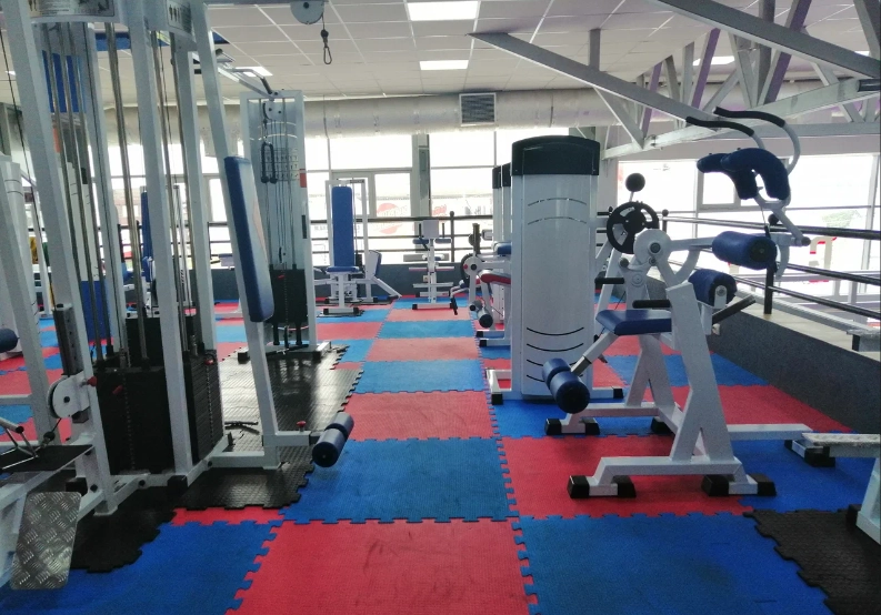 Фитнес-клуб Diamond Gym в Анапе: Фитнес, Развиваться, Боевые искусства, Фитнес для детей, ЭМС-тренировки, Кроссфит, Бокс, Каратэ, Стретчинг,