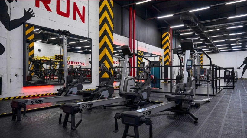 Фитнес-клуб King`s gym fitness в Москве: Аквааэробика, Аэробика, Боевые искусства, Бодифлекс, Бассейн,