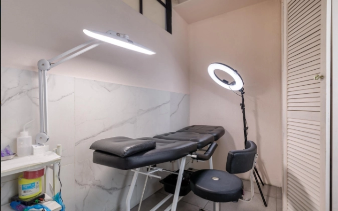 Студия красоты  Nailon studio в Москве: Брови, Эпиляция, Волосы, Стрижка, Массаж, Ногти, Маникюр, Ресницы, Красота,