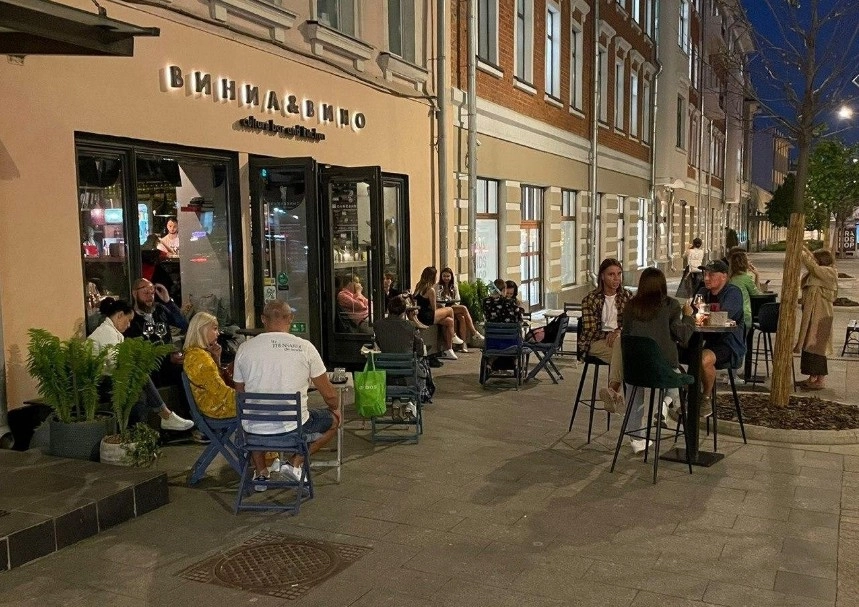 Винный бар Винил и вино в Москве: Винный ресторан, Летняя терраса, Авторская кухня, Завтрак, Европейская кухня,