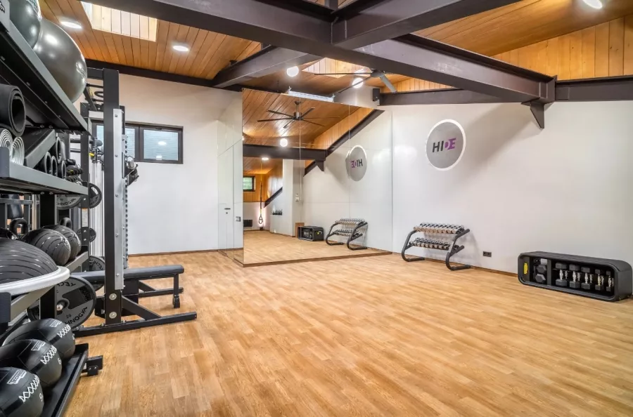 Фитнес-студия Hide fitness в Москве: Аэробика, Йога, Кроссфит, Пилатес, Стретчинг, Фитбол, Фитнес для беременных, Персональный тренер, TRX тренировки, Сауна,