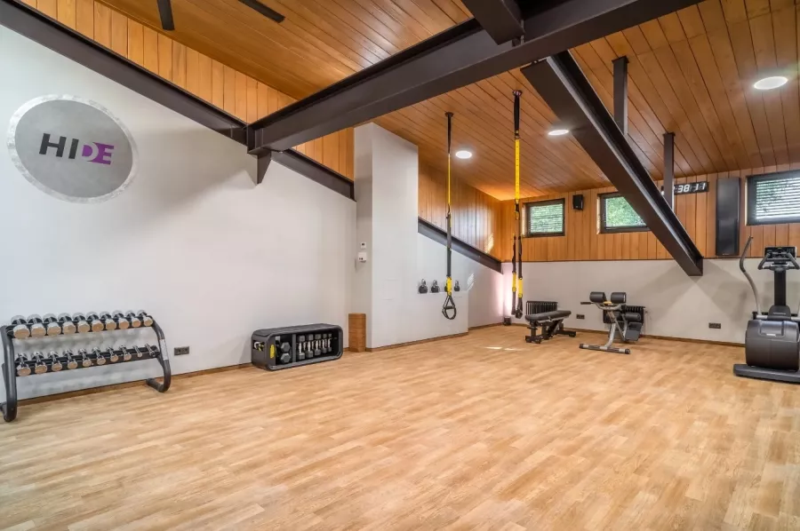 Фитнес-студия Hide fitness в Москве: Аэробика, Йога, Кроссфит, Пилатес, Стретчинг, Фитбол, Фитнес для беременных, Персональный тренер, TRX тренировки, Сауна,