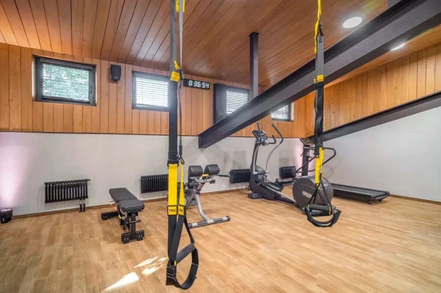 Фитнес-студия Hide fitness в Москве: Аэробика, Йога, Кроссфит, Пилатес, Стретчинг, Фитбол, Фитнес для беременных, Персональный тренер, TRX тренировки, Сауна,