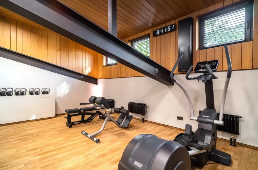 Фитнес-студия Hide fitness в Москве: Аэробика, Йога, Кроссфит, Пилатес, Стретчинг, Фитбол, Фитнес для беременных, Персональный тренер, TRX тренировки, Сауна,