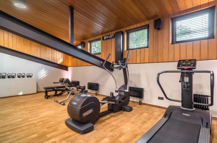 Фитнес-студия Hide fitness в Москве: Аэробика, Йога, Кроссфит, Пилатес, Стретчинг, Фитбол, Фитнес для беременных, Персональный тренер, TRX тренировки, Сауна,