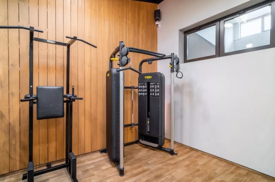 Фитнес-студия Hide fitness в Москве: Аэробика, Йога, Кроссфит, Пилатес, Стретчинг, Фитбол, Фитнес для беременных, Персональный тренер, TRX тренировки, Сауна,