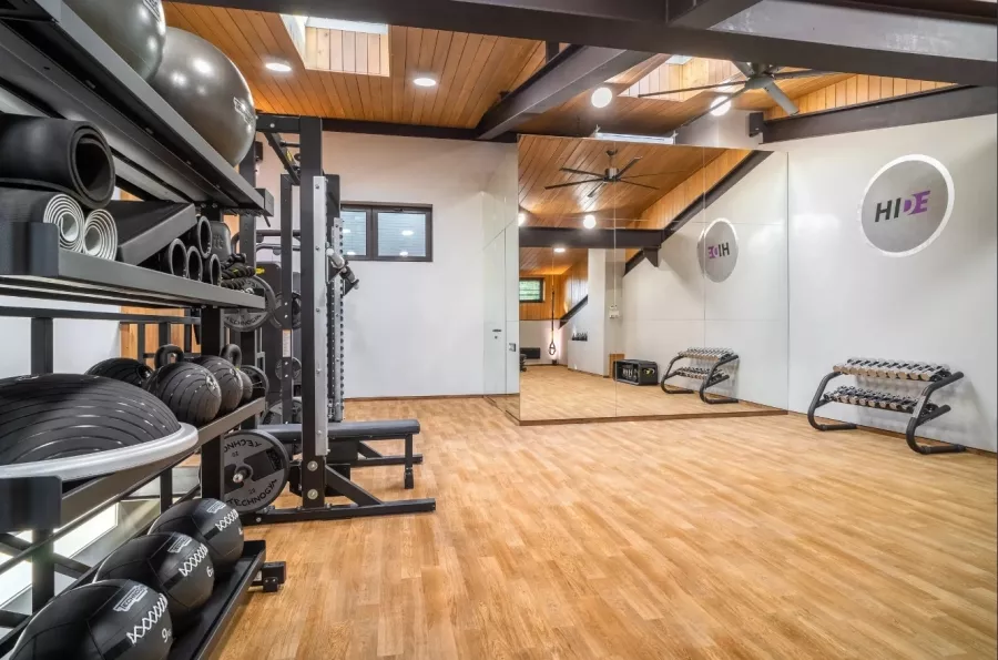 Фитнес-студия Hide fitness в Москве: Аэробика, Йога, Кроссфит, Пилатес, Стретчинг, Фитбол, Фитнес для беременных, Персональный тренер, TRX тренировки, Сауна,
