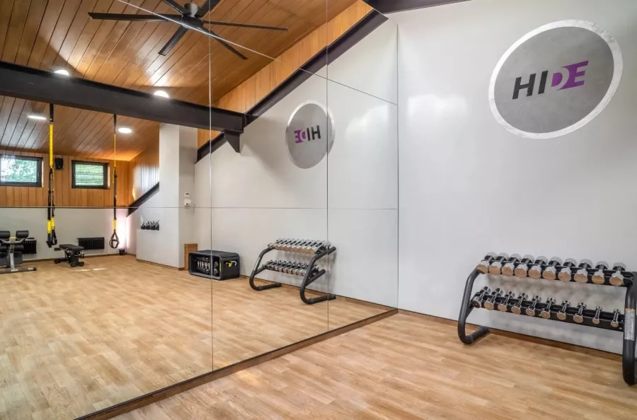 Фитнес-студия Hide fitness в Москве: Аэробика, Йога, Кроссфит, Пилатес, Стретчинг, Фитбол, Фитнес для беременных, Персональный тренер, TRX тренировки, Сауна,