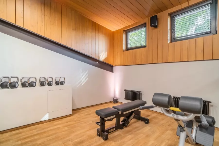 Фитнес-студия Hide fitness в Москве: Аэробика, Йога, Кроссфит, Пилатес, Стретчинг, Фитбол, Фитнес для беременных, Персональный тренер, TRX тренировки, Сауна,