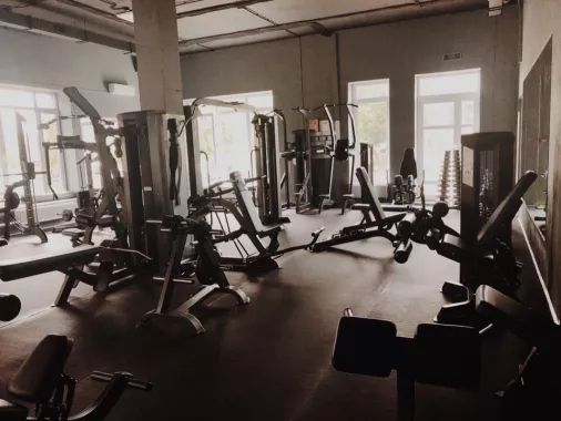 Фитнес-клуб "Delta Sport КОМУНАРКА".