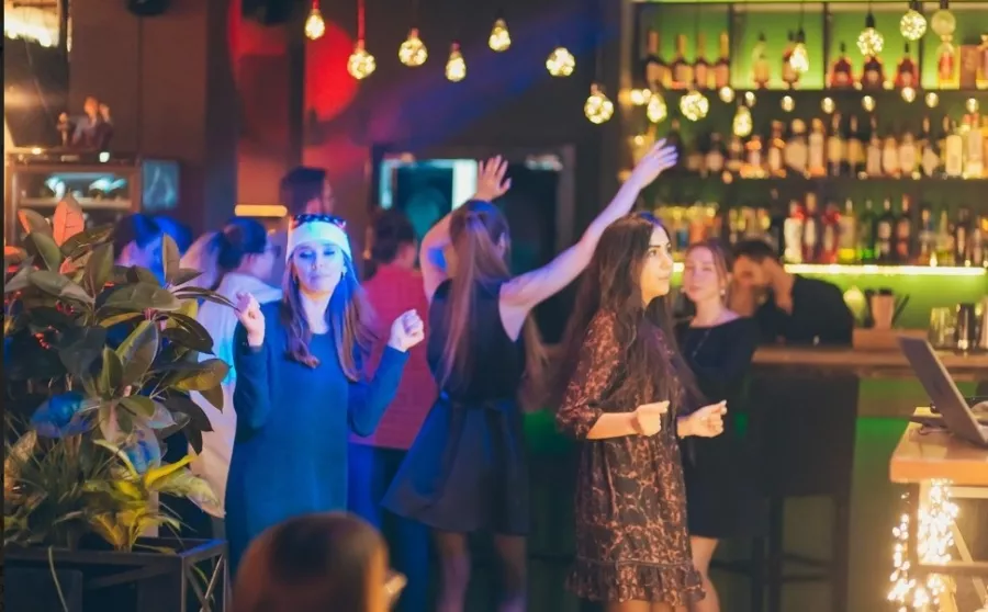 Лаундж-бар Rich lounge в Москве: Красивый вид, Винная карта, Танцпол, Можно с ноутбуком, Европейская кухня,