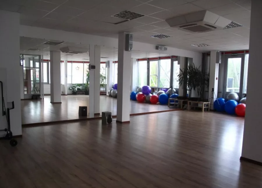 Фитнес-клуб Astra в Москве: Разовые посещения, Фитбол, Персональный тренер, TRX тренировки, Сауна,