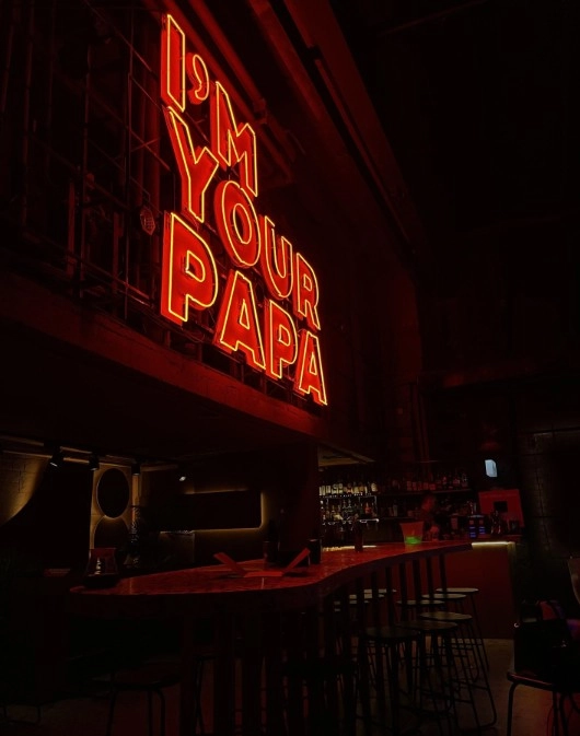 Бар PAPA Moscow в Москве: Коктейльный бар, Винная карта, VIP-зал, Живая музыка, Заказ столиков,