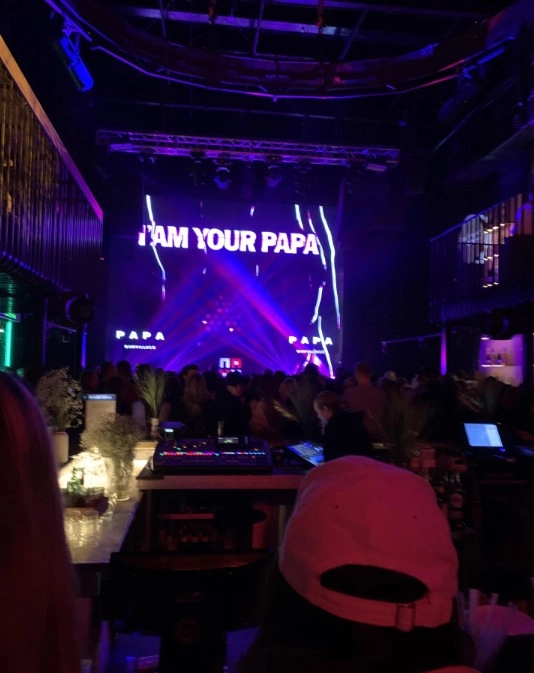 Бар PAPA Moscow в Москве: Коктейльный бар, Винная карта, VIP-зал, Живая музыка, Заказ столиков,