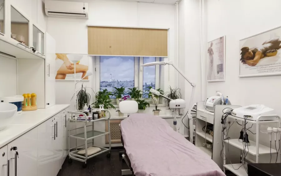 Салон красоты MOSCOW BEAUTY в Москве: Маникюр, Педикюр, Стрижка, Сложное окрашивание, Ногти, Волосы, Ресницы, Косметология,
