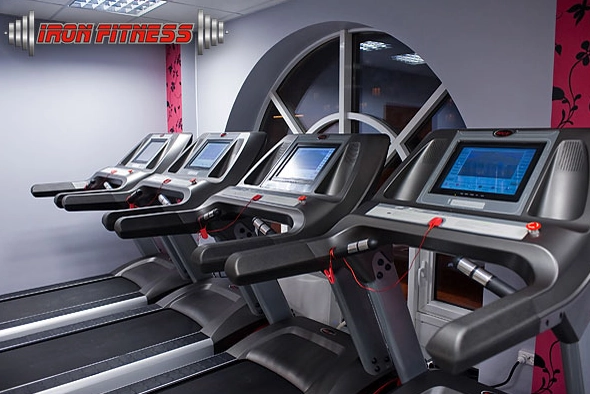 Фитнес-клуб Iron fitness в Москве: Разовые посещения, Аэробика, Йога, Кроссфит, Пилатес, Стретчинг, Танцы, Фитбол, Персональный тренер, Сауна, Солярий,