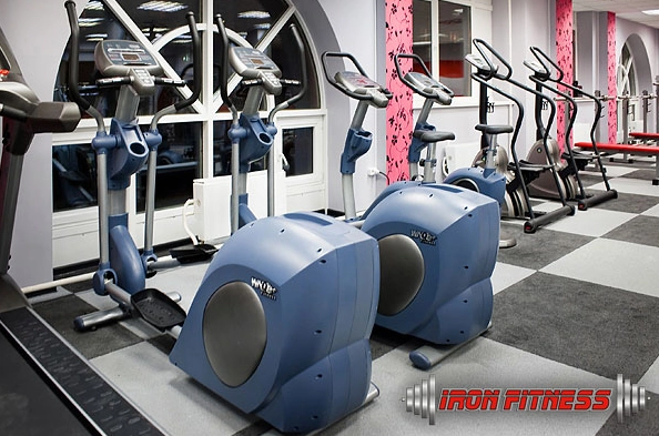 Фитнес-клуб Iron fitness в Москве: Разовые посещения, Аэробика, Йога, Кроссфит, Пилатес, Стретчинг, Танцы, Фитбол, Персональный тренер, Сауна, Солярий,