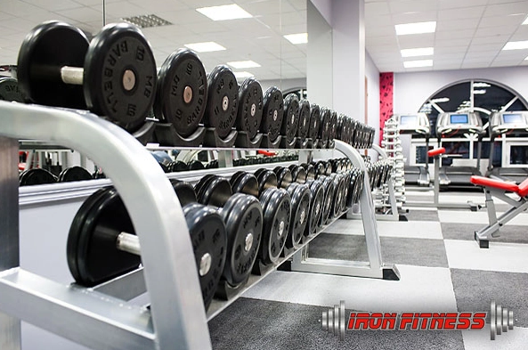 Фитнес-клуб Iron fitness в Москве: Разовые посещения, Аэробика, Йога, Кроссфит, Пилатес, Стретчинг, Танцы, Фитбол, Персональный тренер, Сауна, Солярий,