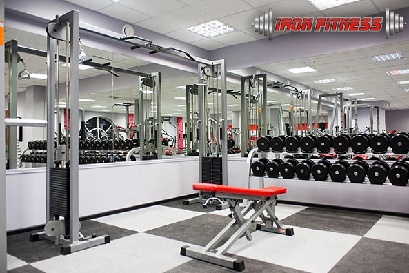Фитнес-клуб Iron fitness в Москве: Разовые посещения, Аэробика, Йога, Кроссфит, Пилатес, Стретчинг, Танцы, Фитбол, Персональный тренер, Сауна, Солярий,