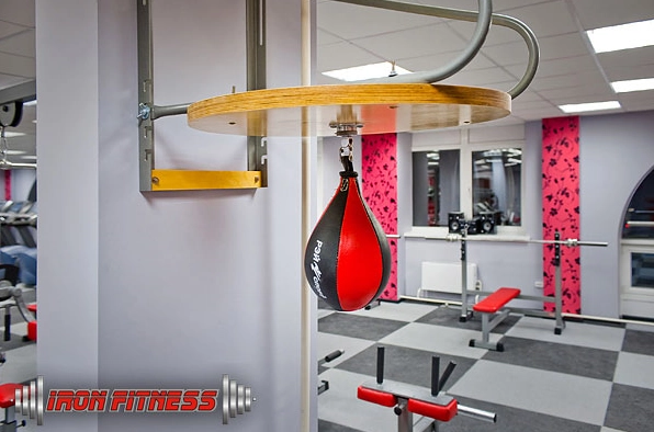 Фитнес-клуб Iron fitness в Москве: Разовые посещения, Аэробика, Йога, Кроссфит, Пилатес, Стретчинг, Танцы, Фитбол, Персональный тренер, Сауна, Солярий,