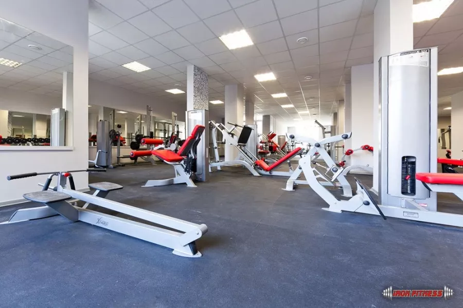 Фитнес клуб Iron Fitness в Москве: Тренажёры, Кардио зона, Групповые занятия, Зона свободных весов, Зона Бокса, Сауна,