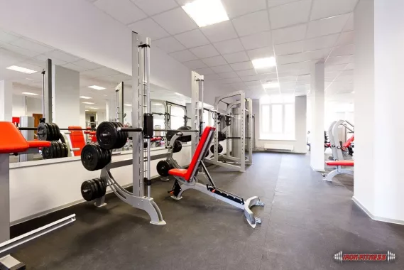 Фитнес клуб "Iron Fitness".