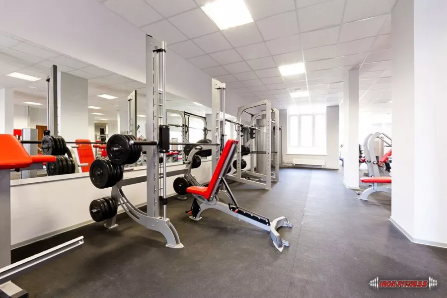 Фитнес клуб Iron Fitness в Москве: Тренажёры, Кардио зона, Групповые занятия, Зона свободных весов, Зона Бокса, Сауна,