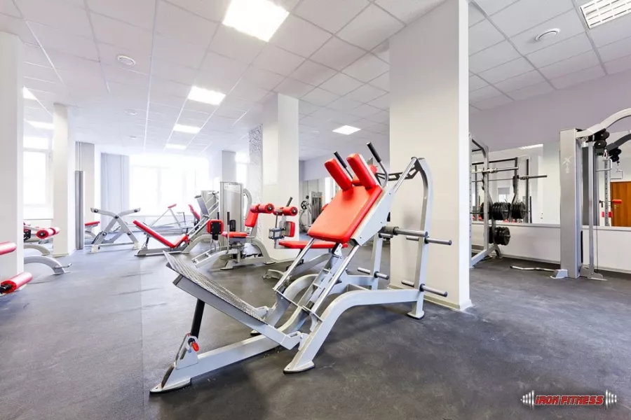 Фитнес клуб Iron Fitness в Москве: Тренажёры, Кардио зона, Групповые занятия, Зона свободных весов, Зона Бокса, Сауна,