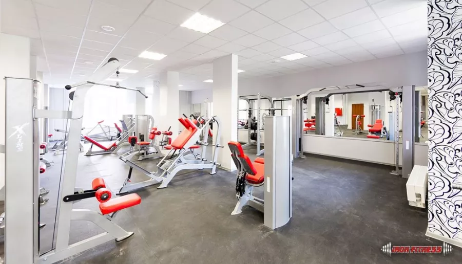 Фитнес клуб Iron Fitness в Москве: Тренажёры, Кардио зона, Групповые занятия, Зона свободных весов, Зона Бокса, Сауна,
