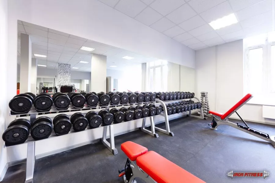 Фитнес клуб Iron Fitness в Москве: Тренажёры, Кардио зона, Групповые занятия, Зона свободных весов, Зона Бокса, Сауна,