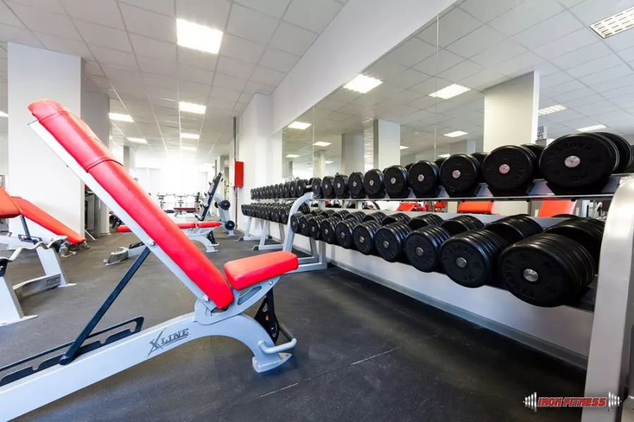 Фитнес клуб Iron Fitness в Москве: Тренажёры, Кардио зона, Групповые занятия, Зона свободных весов, Зона Бокса, Сауна,