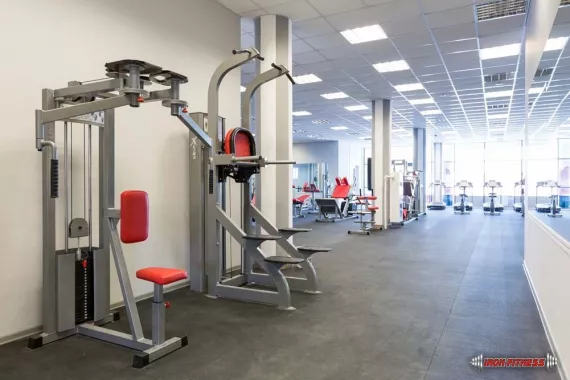 Фитнес клуб "Iron Fitness".
