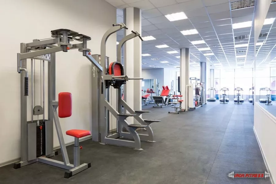 Фитнес клуб Iron Fitness в Москве: Тренажёры, Кардио зона, Групповые занятия, Зона свободных весов, Зона Бокса, Сауна,