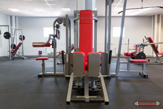 Фитнес клуб "Iron Fitness".