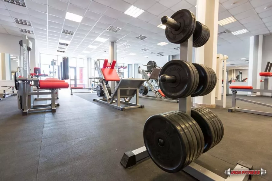 Фитнес клуб Iron Fitness в Москве: Тренажёры, Кардио зона, Групповые занятия, Зона свободных весов, Зона Бокса, Сауна,