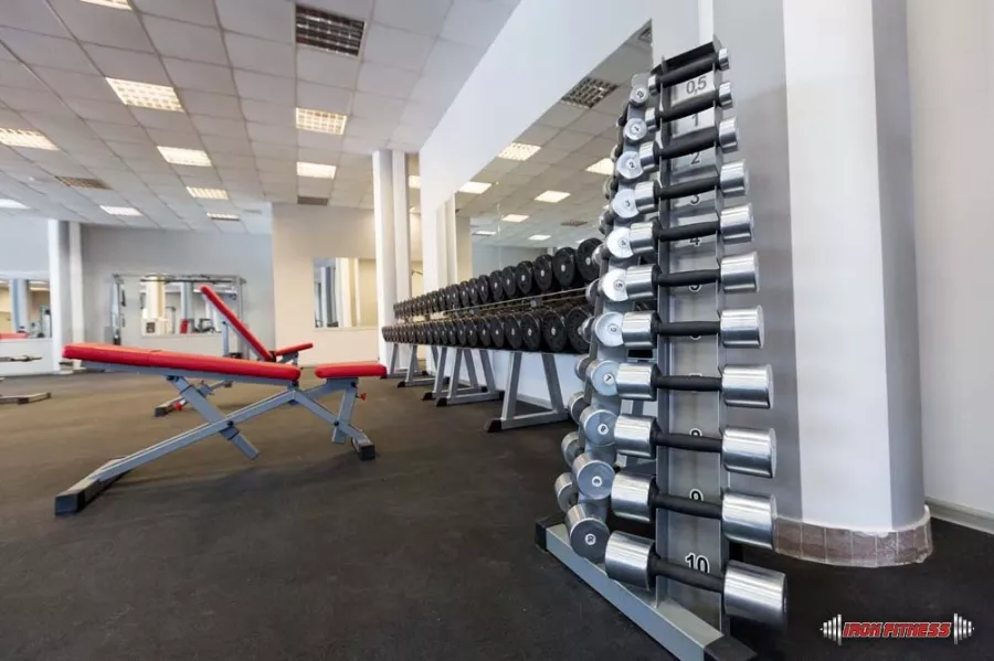 Фитнес клуб Iron Fitness в Москве: Тренажёры, Кардио зона, Групповые занятия, Зона свободных весов, Зона Бокса, Сауна,